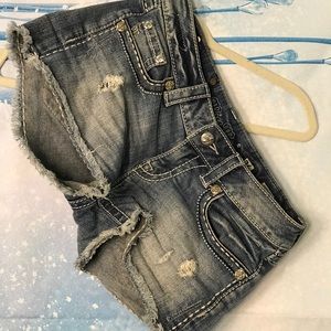 Miss Me Shorts- Size 26🍃🍁